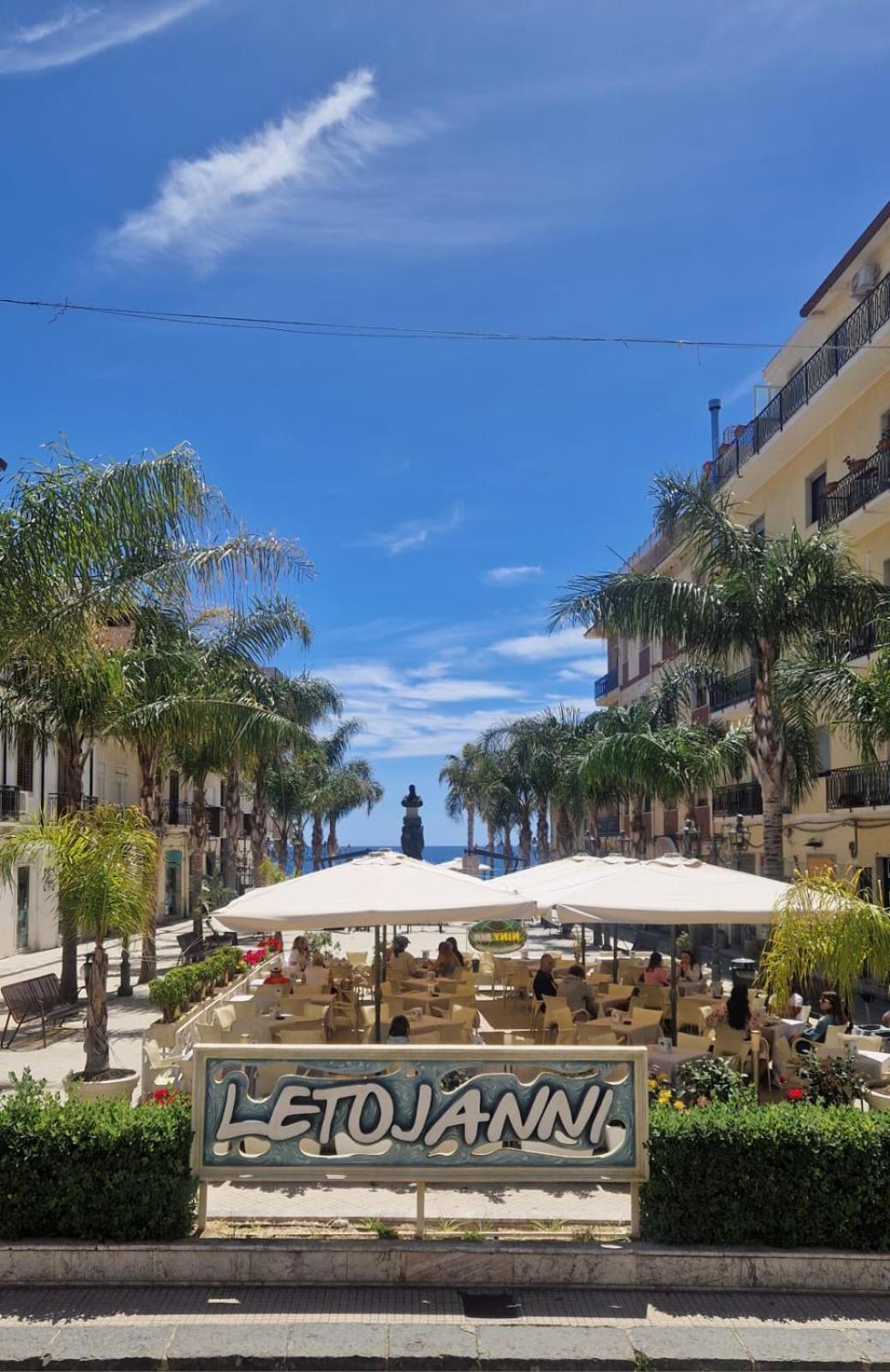 דירות לטויאני Terrazza Enjoy מראה חיצוני תמונה