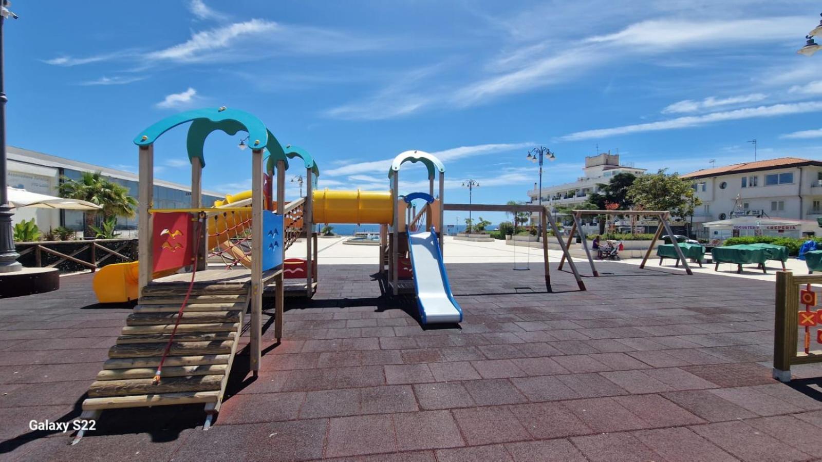 דירות לטויאני Terrazza Enjoy מראה חיצוני תמונה