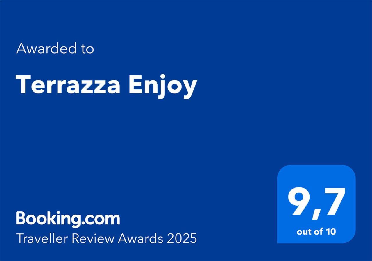 דירות לטויאני Terrazza Enjoy מראה חיצוני תמונה